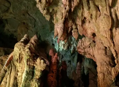観光スポット画像：龍河洞