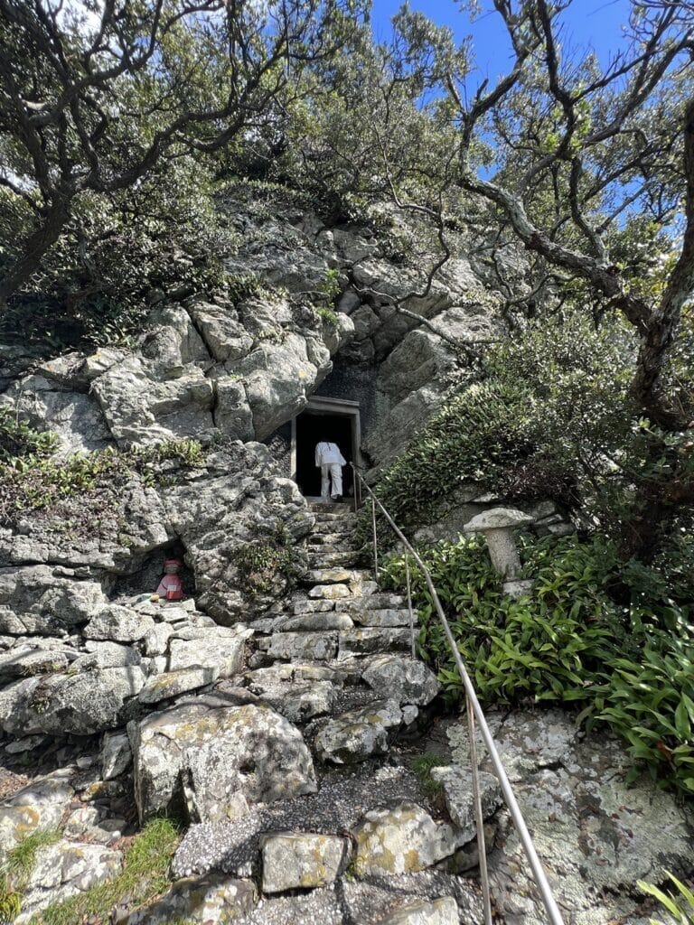 洞窟入り口の写真
