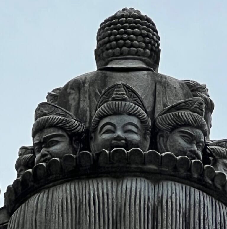 禅師峰寺の前の十一面観音「ぼうあくだいしょうめん」