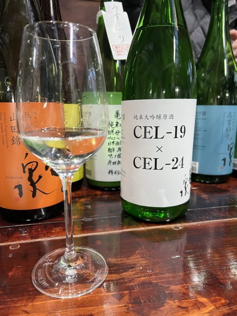亀泉酒造での試飲の様子